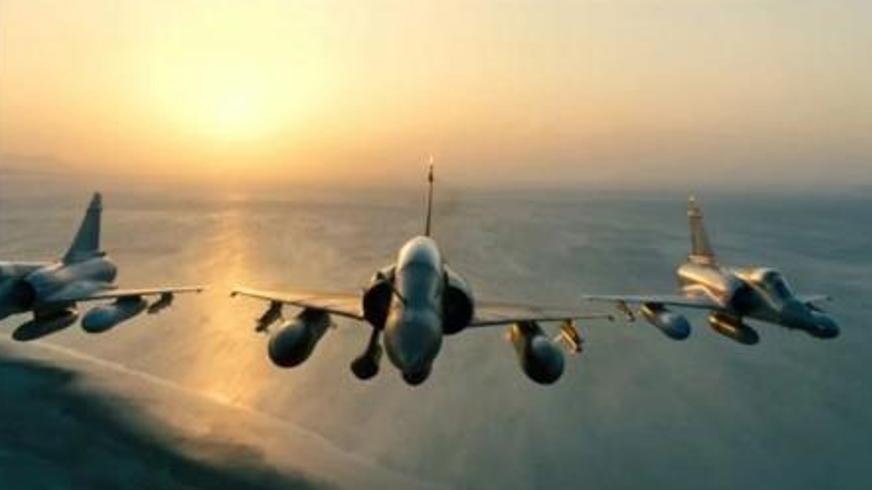 《空中杀阵》：王牌飞行员的空中博弈与生死时速