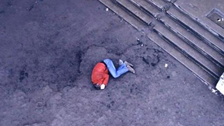 《危楼愚夫》：裂缝中的良知与崩塌边缘的人性困局