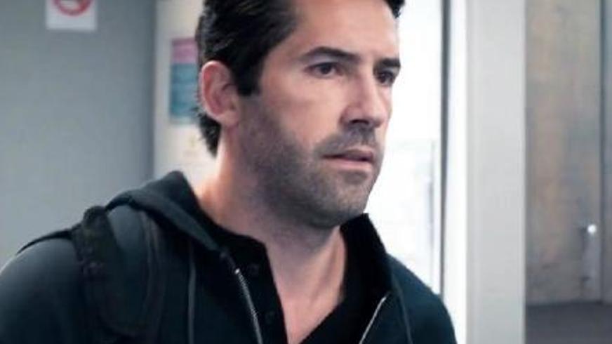 《堕落之堡》：金钱迷局中的生死较量与人性微光