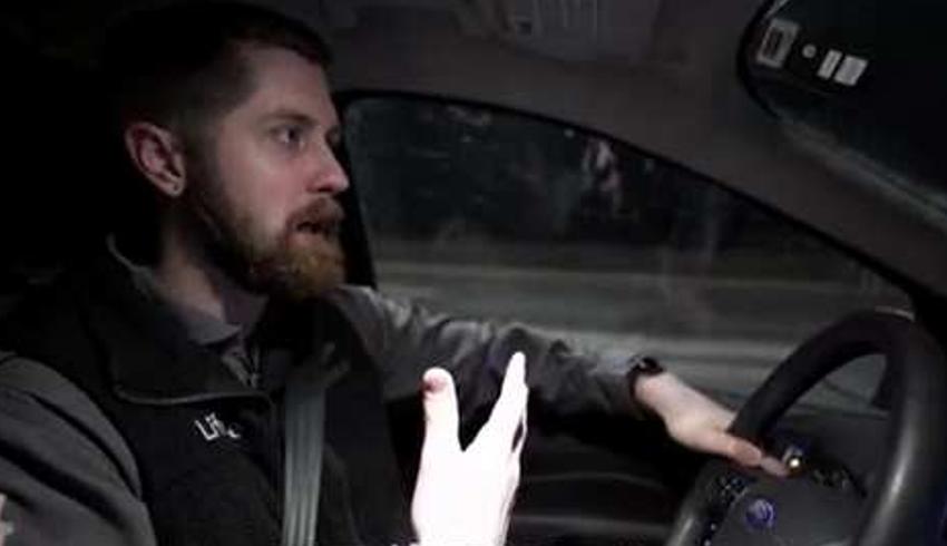 国外飞行护理人员山姆的24小时待命日常