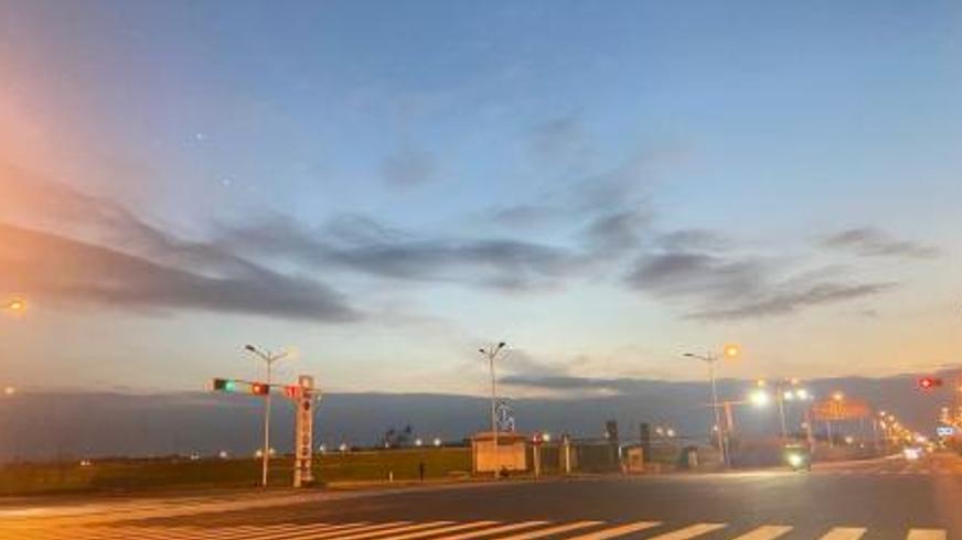 《双刃剑》：中年情感困局下的伦理挣扎与人性叩问