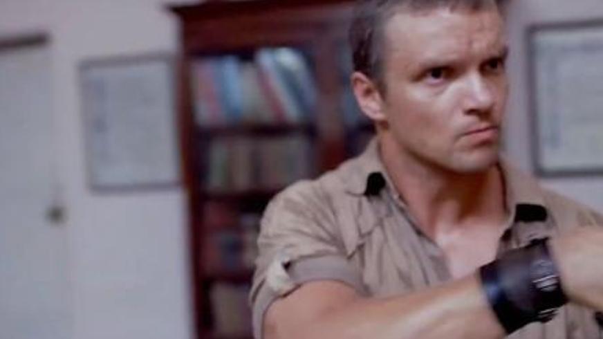 《特工 008》：铁箱特工的致命追击与背叛迷局