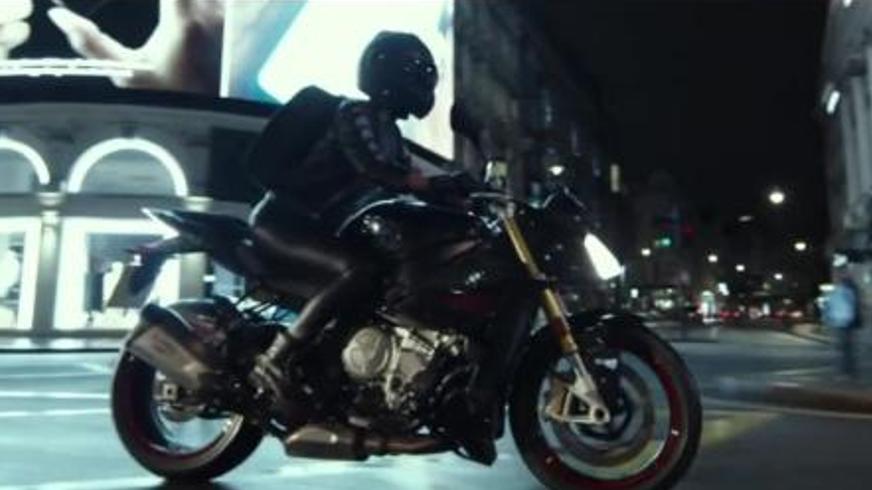 《失控快递》：致命包裹引发的极速追杀与绝地反击