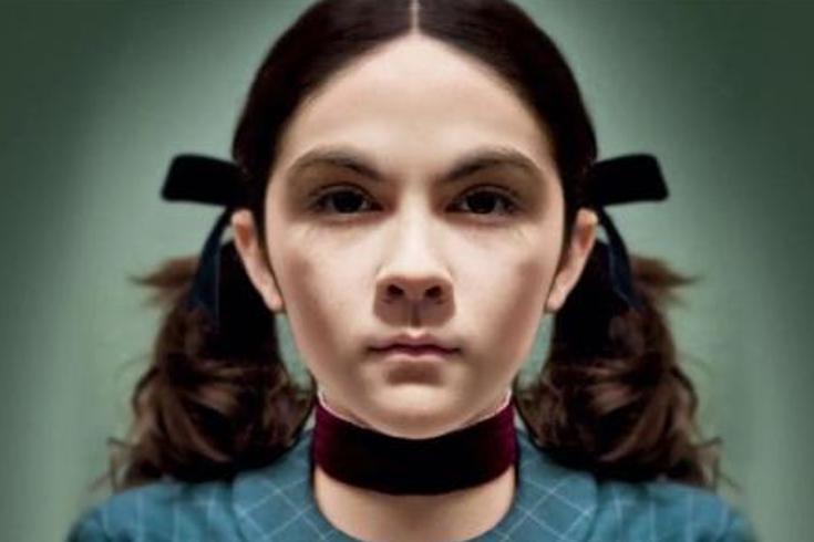 《孤儿怨》：33岁侏儒女伪装9岁孤儿的惊悚迷局