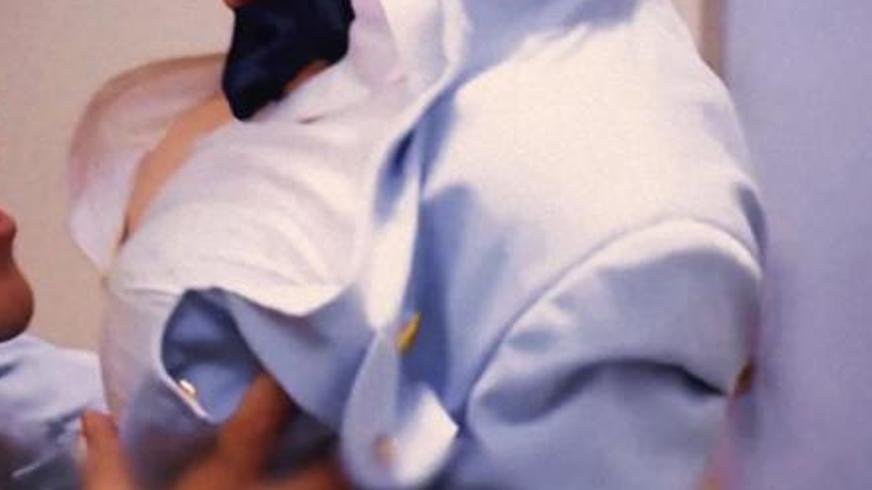 《绝命航班》万米高空的怪物惊魂与生存博弈