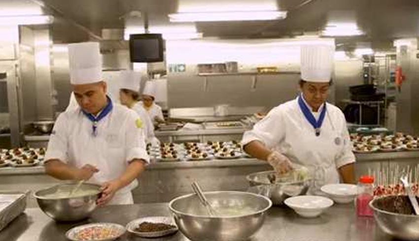 海洋交响号上的美食传奇每周百万美元的供餐奇迹