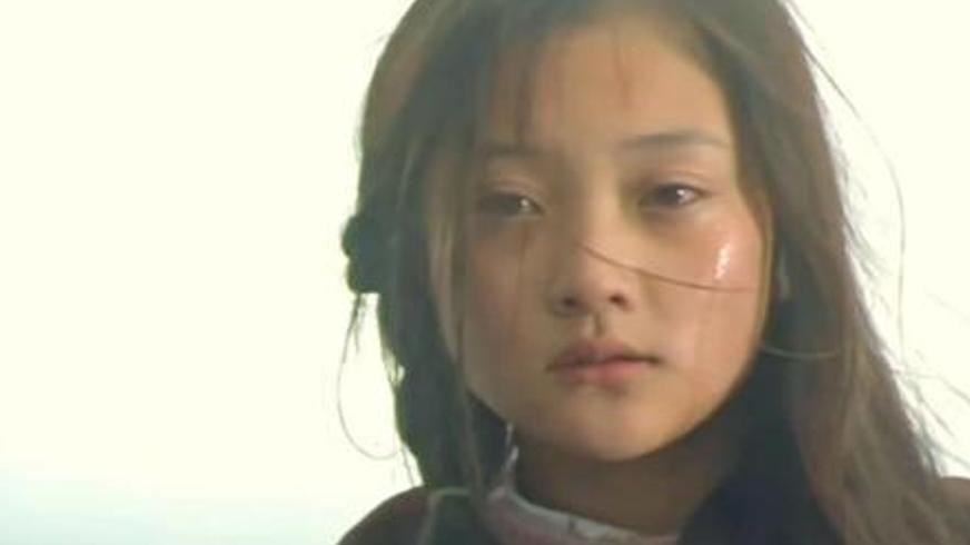 《天浴》：草原上的青春献祭与时代烙印