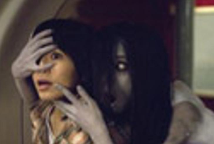 泰国红衣女鬼捉替身湄南河上的红色倒影