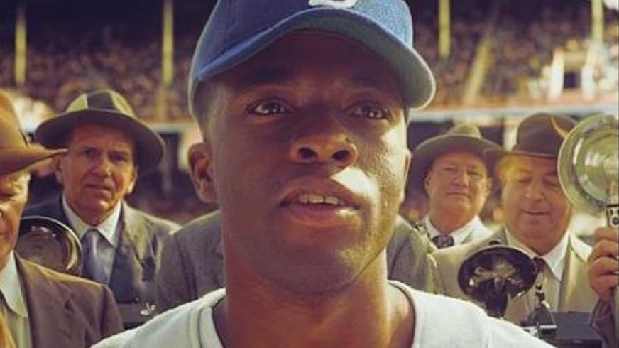 《42 号传奇》：打破种族壁垒的棒球英雄史诗