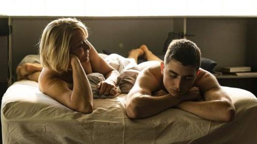 《红心女王》：欲望深渊中的伦理崩塌与人性挣扎