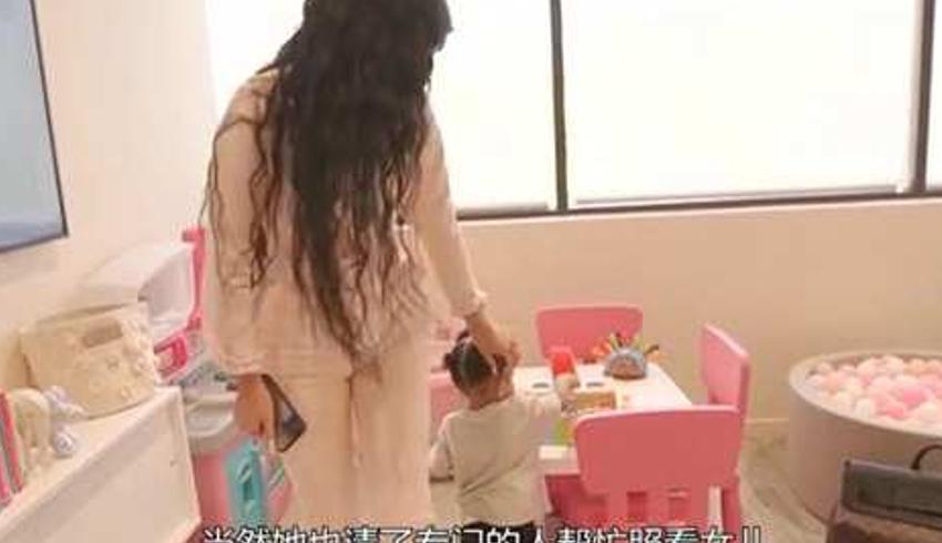 23卡戴珊家族凯莉的真实生活靠美妆登胡润榜劳斯莱斯代步