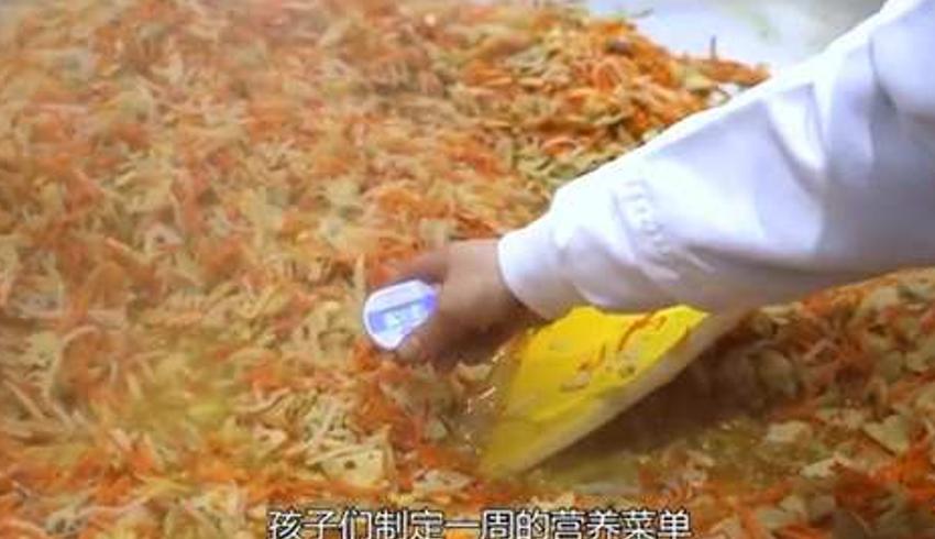 日本学校午餐制作过程严格丰富又美味