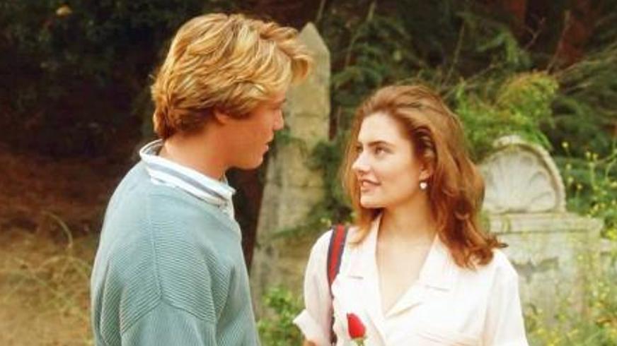 《舐血夜魔》：老宅秘辛与血色黄昏的终极对决