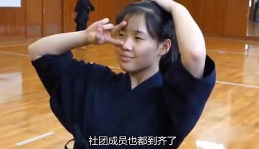 日本交换生娜塔莎充实忙碌的高中生活日常