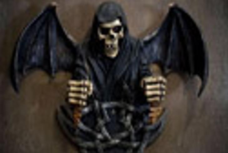 《羽毛画里的诡影》：当画笔唤醒沉睡的怨念