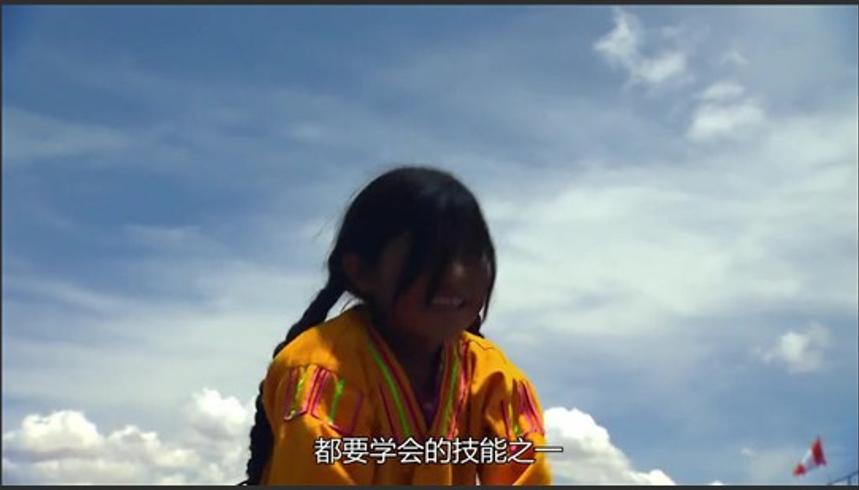 秘鲁孩子们的致命上学路：划船穿越深湖的求学梦