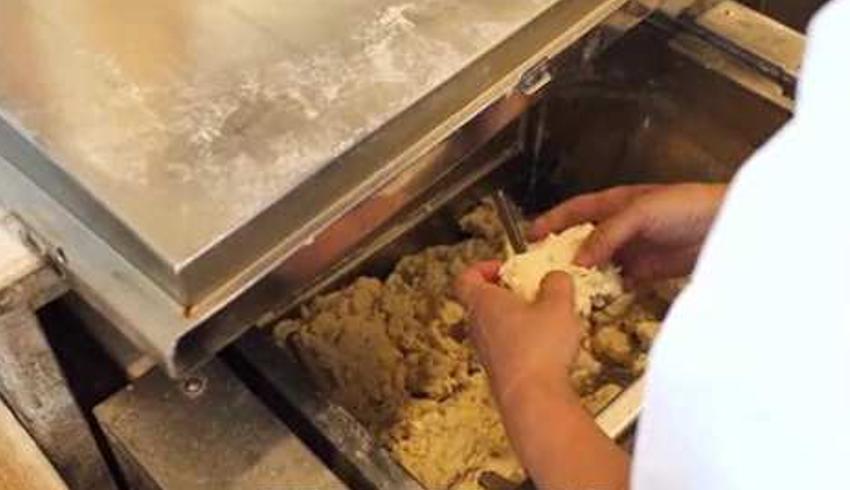 日本丸亀制麺：现场手作乌冬面快餐的美味秘密