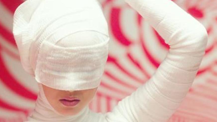 《狼狈》：一场由整容点燃的虚荣之火与毁灭终章