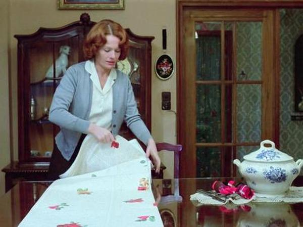 《薇洛妮卡的双重生活》：窒息日常与崩溃