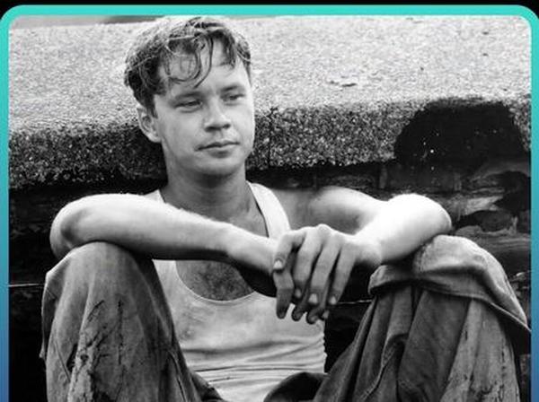 《肖申克的救赎》肖申克的救赎：二十年磨一剑的自由之路