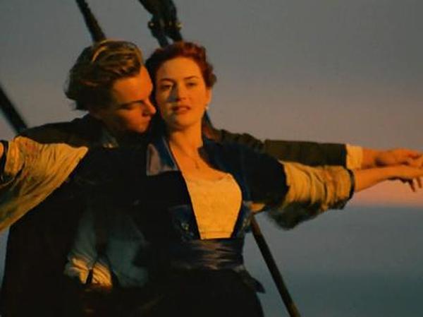《泰坦尼克号》泰坦尼克号：一场跨越生死的永恒爱恋