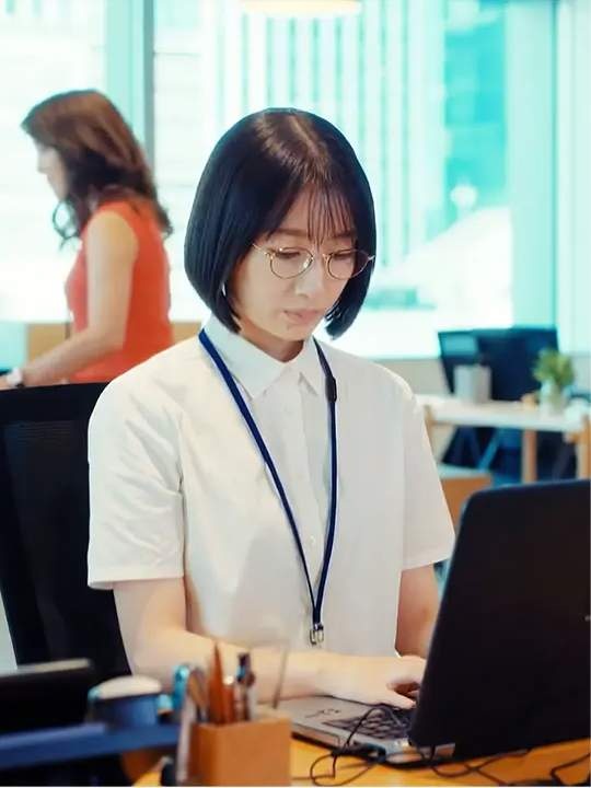 《玻璃之城》玻璃之城：欲望迷宫的致命陷阱