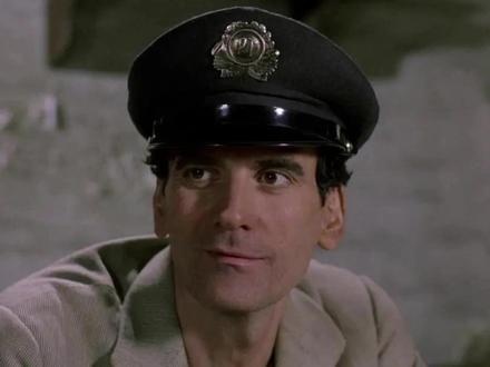 《邮差》：诗意与友谊的永恒回响