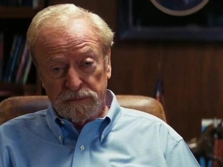 《星际穿越》星际穿越：拯救人类的终极之旅