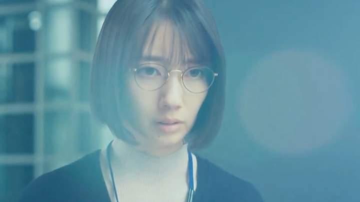 《玻璃之城》职场迷局：女职员的致命反击