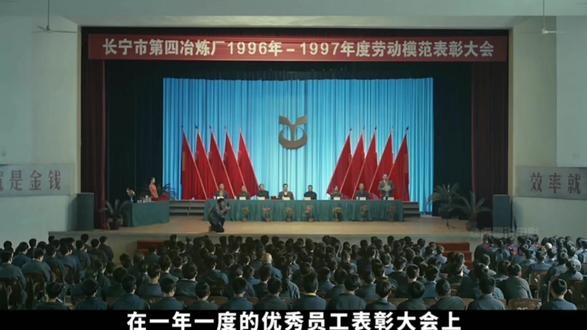 《暴雪将至》：被低估的悬疑神作与身份迷途